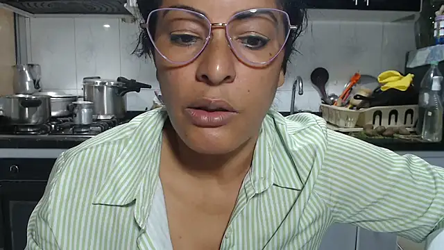 kateleyagrey online show from February 6, 6:33 pm