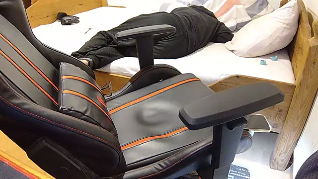 Snapshot of KmlBI26 chatting on October 29, 7:15 pm KmlBI26 online show from October 29, 7:15 pm