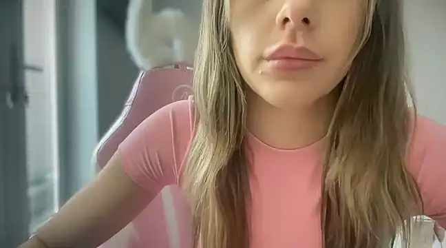 Snapshot of Lillymariee chatting on January 3, 2:51 pm Lillymariee online show from January 3, 2:51 pm