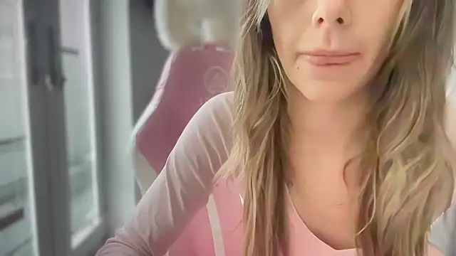 Snapshot of Lillymariee chatting on January 4, 12:27 pm Lillymariee online show from January 4, 12:27 pm