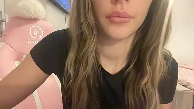 Snapshot of Lillymariee chatting on January 14, 4:50 pm Lillymariee online show from January 14, 4:50 pm