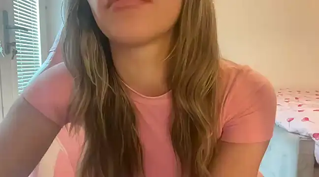 Snapshot of Lillymariee chatting on February 15, 12:11 pm Lillymariee online show from February 15, 12:11 pm