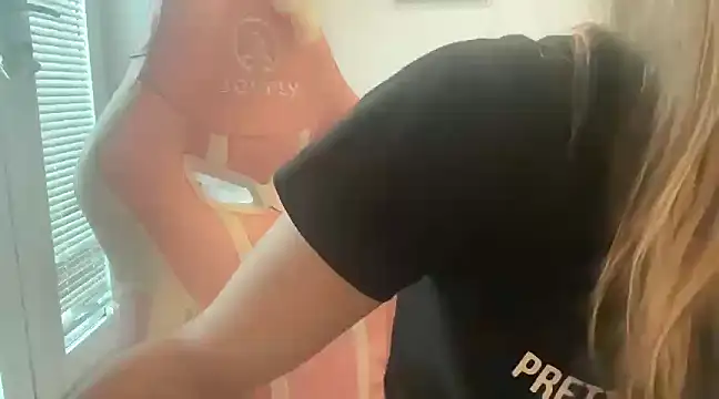 Snapshot of Lillymariee chatting on February 25, 2:54 pm Lillymariee online show from February 25, 2:54 pm