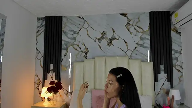 Snapshot of lulumars chatting on February 18, 4:04 am lulumars online show from February 18, 4:04 am