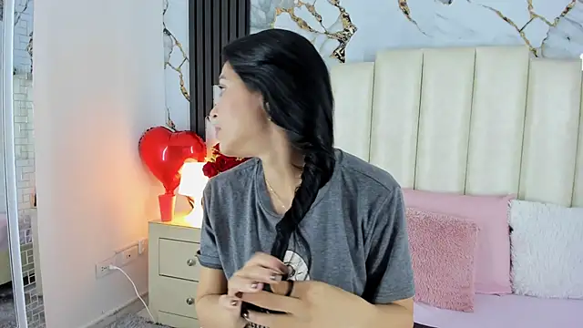 Snapshot of lulumars chatting on February 24, 7:11 am lulumars online show from February 24, 7:11 am