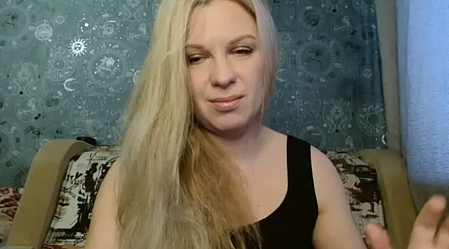 Snapshot of BlondeFox chatting on December 28, 3:58 am BlondeFox online show from December 28, 3:58 am
