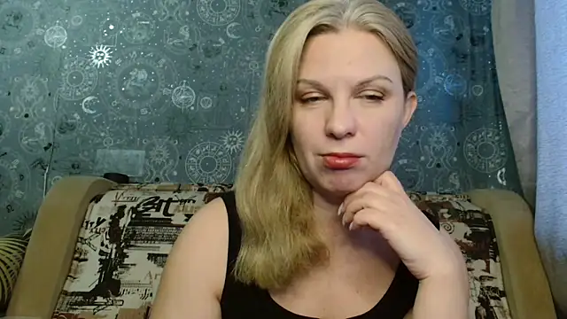 Snapshot of BlondeFox chatting on November 19, 3:17 am BlondeFox online show from November 19, 3:17 am