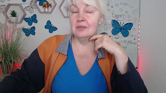 BlondyLeeBest online show from March 17, 7:15 pm