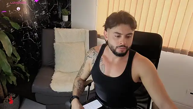 Snapshot of Jhordan_White chatting on December 17, 7:53 pm Jhordan White online show from December 17, 7:53 pm