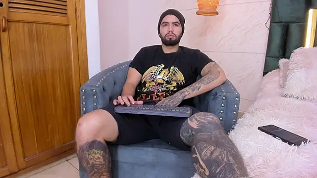 Snapshot of matteosantos chatting on February 1, 11:32 am matteosantos online show from February 1, 11:32 am