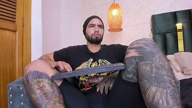 Snapshot of matteosantos chatting on February 1, 2:34 pm matteosantos online show from February 1, 2:34 pm