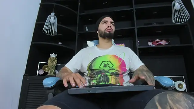 Snapshot of matteosantos chatting on February 2, 12:13 pm matteosantos online show from February 2, 12:13 pm