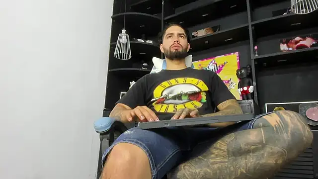 Snapshot of matteosantos chatting on February 3, 8:57 pm matteosantos online show from February 3, 8:57 pm