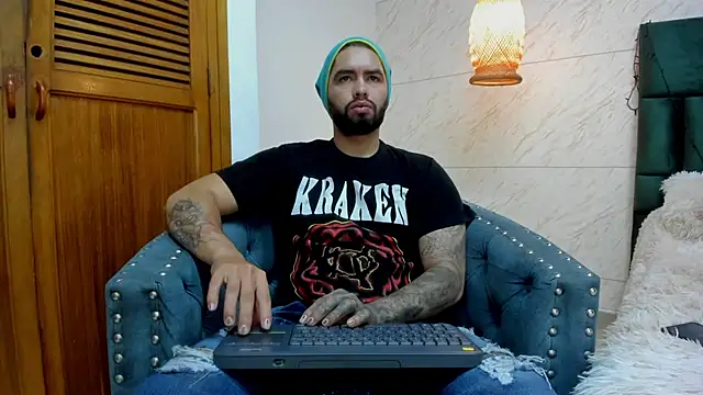 Snapshot of matteosantos chatting on February 7, 11:23 am matteosantos online show from February 7, 11:23 am