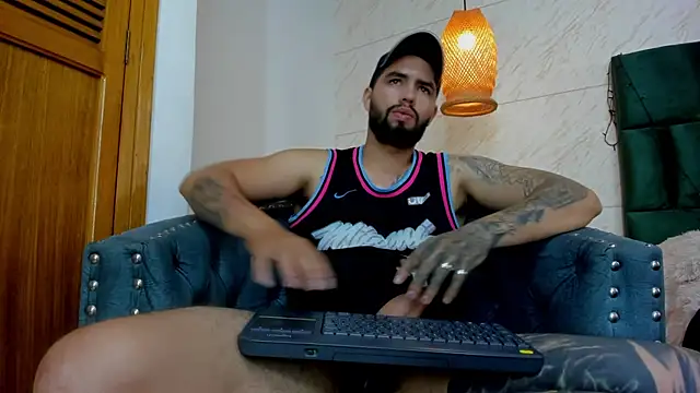 Snapshot of matteosantos chatting on February 8, 2:38 pm matteosantos online show from February 8, 2:38 pm