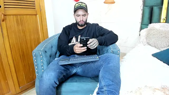 Snapshot of matteosantos chatting on February 18, 11:22 am matteosantos online show from February 18, 11:22 am