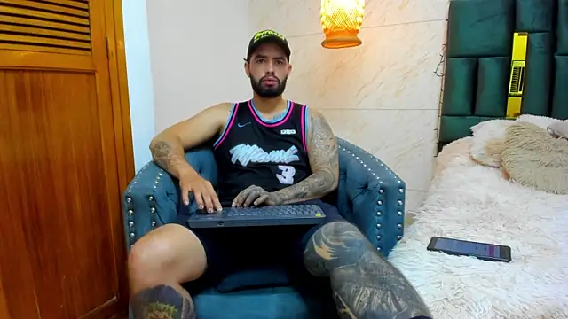 Snapshot of matteosantos chatting on February 21, 11:22 am matteosantos online show from February 21, 11:22 am