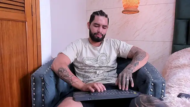 Snapshot of matteosantos chatting on February 22, 2:41 pm matteosantos online show from February 22, 2:41 pm