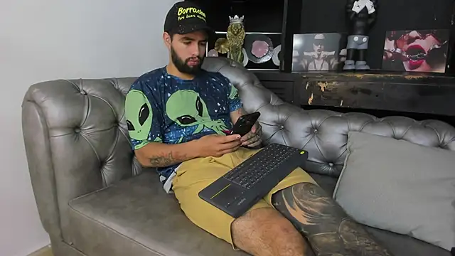 Snapshot of matteosantos chatting on February 25, 11:30 am matteosantos online show from February 25, 11:30 am