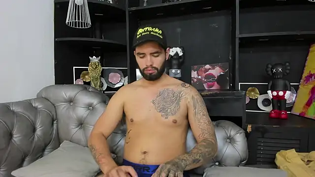 Snapshot of matteosantos chatting on February 25, 2:33 pm matteosantos online show from February 25, 2:33 pm