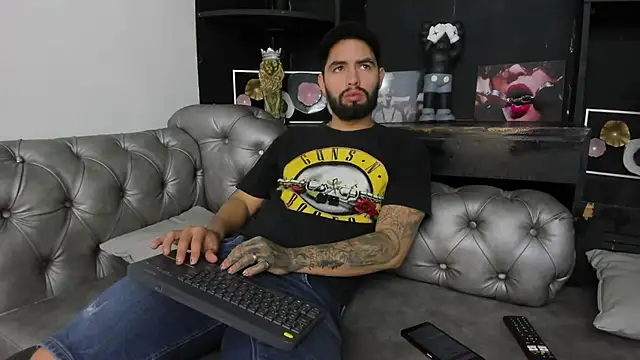 Snapshot of matteosantos chatting on February 26, 12:14 pm matteosantos online show from February 26, 12:14 pm