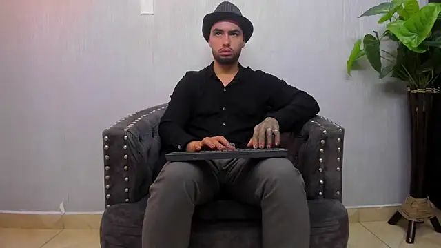 Snapshot of matteosantos chatting on February 28, 11:25 am matteosantos online show from February 28, 11:25 am