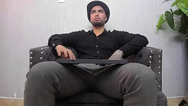 Snapshot of matteosantos chatting on February 28, 2:53 pm matteosantos online show from February 28, 2:53 pm