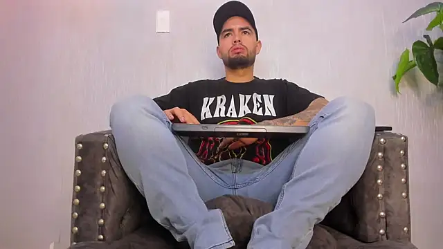 Snapshot of matteosantos chatting on March 1, 11:28 am matteosantos online show from March 1, 11:28 am