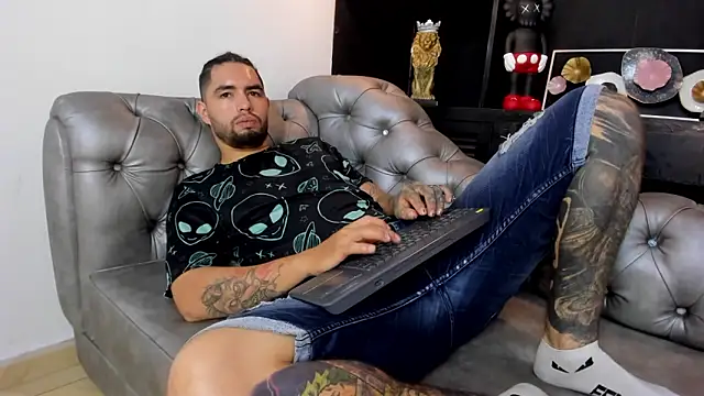 Snapshot of matteosantos chatting on March 4, 2:53 pm matteosantos online show from March 4, 2:53 pm