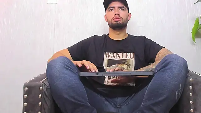 Snapshot of matteosantos chatting on March 6, 11:25 am matteosantos online show from March 6, 11:25 am