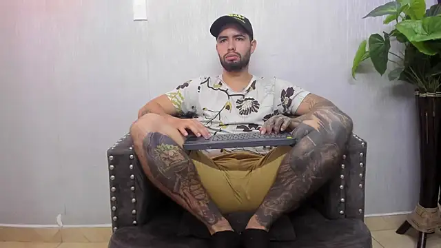 Snapshot of matteosantos chatting on March 16, 12:11 pm matteosantos online show from March 16, 12:11 pm