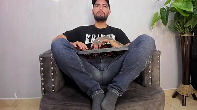 Snapshot of matteosantos chatting on March 19, 11:39 am matteosantos online show from March 19, 11:39 am