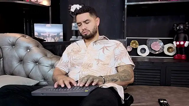 Snapshot of matteosantos chatting on October 4, 11:52 am matteosantos online show from October 4, 11:52 am