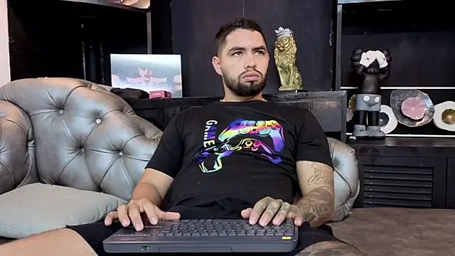 Snapshot of matteosantos chatting on October 5, 11:30 am matteosantos online show from October 5, 11:30 am