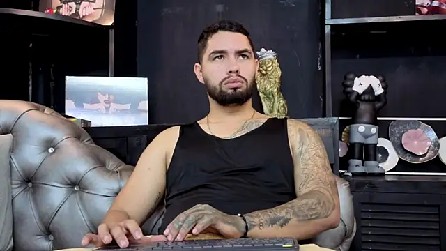 Snapshot of matteosantos chatting on October 10, 12:37 pm matteosantos online show from October 10, 12:37 pm