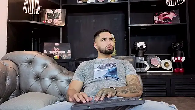 Snapshot of matteosantos chatting on October 15, 11:43 am matteosantos online show from October 15, 11:43 am