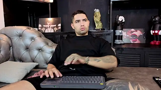 Snapshot of matteosantos chatting on October 22, 11:43 am matteosantos online show from October 22, 11:43 am