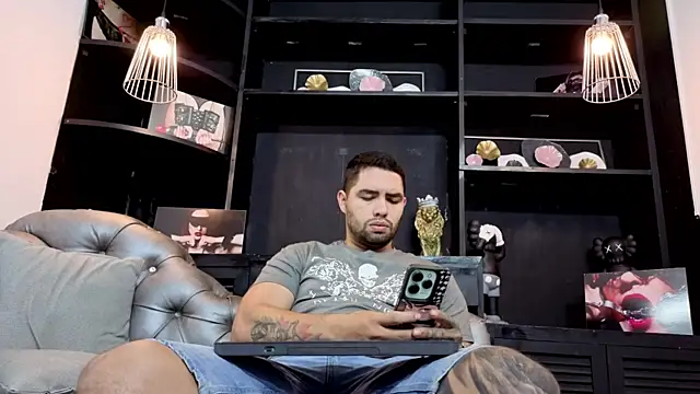 Snapshot of matteosantos chatting on October 31, 11:11 am matteosantos online show from October 31, 11:11 am