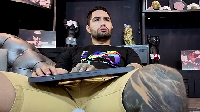 Snapshot of matteosantos chatting on November 7, 10:26 am matteosantos online show from November 7, 10:26 am