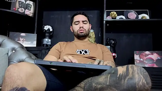 Snapshot of matteosantos chatting on November 8, 11:32 am matteosantos online show from November 8, 11:32 am