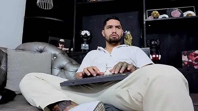 Snapshot of matteosantos chatting on November 12, 12:05 pm matteosantos online show from November 12, 12:05 pm