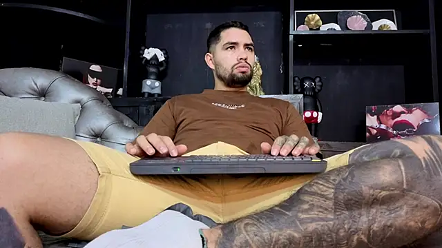 Snapshot of matteosantos chatting on November 13, 11:42 am matteosantos online show from November 13, 11:42 am