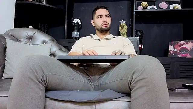 Snapshot of matteosantos chatting on November 25, 11:43 am matteosantos online show from November 25, 11:43 am