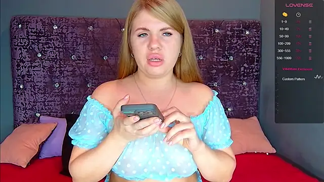 Snapshot of NoraBigAss chatting on October 25, 1:13 am NoraBigAss online show from October 25, 1:13 am