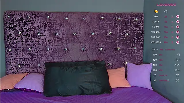 Snapshot of NoraBigAss chatting on November 19, 12:43 am NoraBigAss online show from November 19, 12:43 am