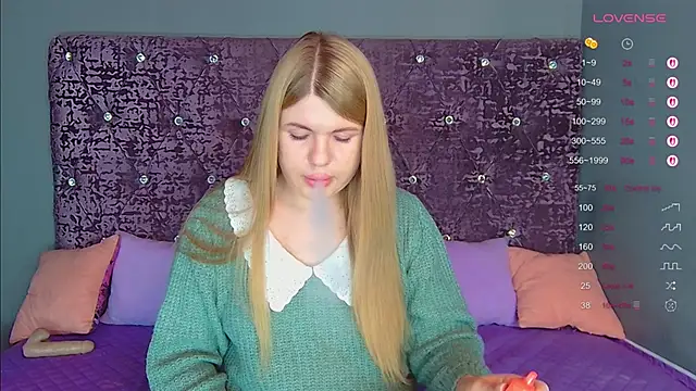 Snapshot of NoraBigAss chatting on December 2, 1:55 am NoraBigAss online show from December 2, 1:55 am