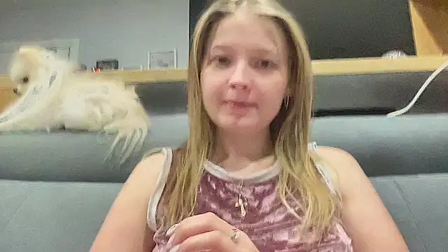 Snapshot of CharmingSarah chatting on December 22, 5:42 pm CharmingSarah online show from December 22, 5:42 pm