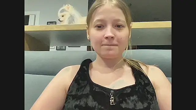 Snapshot of CharmingSarah chatting on February 8, 5:39 pm CharmingSarah online show from February 8, 5:39 pm