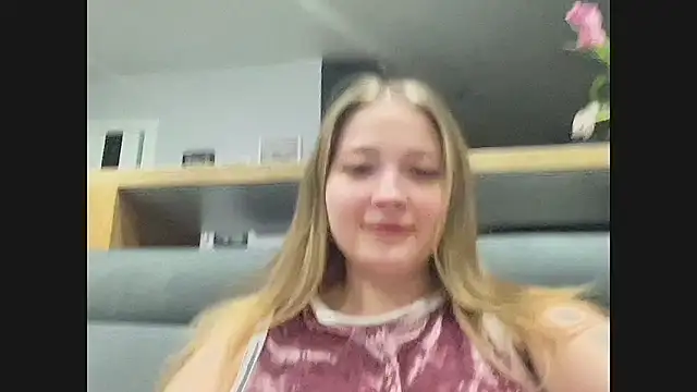 Snapshot of CharmingSarah chatting on March 12, 4:24 pm CharmingSarah online show from March 12, 4:24 pm