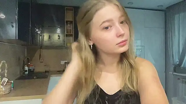 Snapshot of CharmingSarah chatting on September 10, 3:12 pm CharmingSarah online show from September 10, 3:12 pm